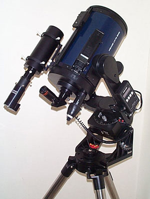 Meade LX10 shown with the MX5 CCD camera attached to the Lumicon Superfinder for wide field CCD imaging.  Click on an accessory for more information.